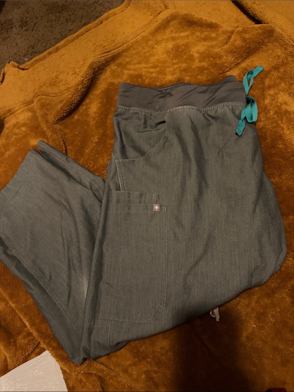 Figs Women's Straight Leg Scrub Pants in Gray with Teal Drawstring